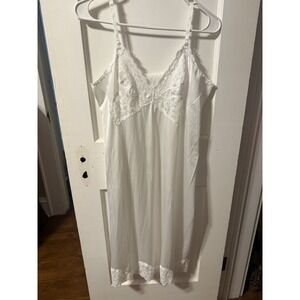 Vanity Fair Women's Sleepwear 36 L Nightgown Floral Lace V-Neck Adjustable White